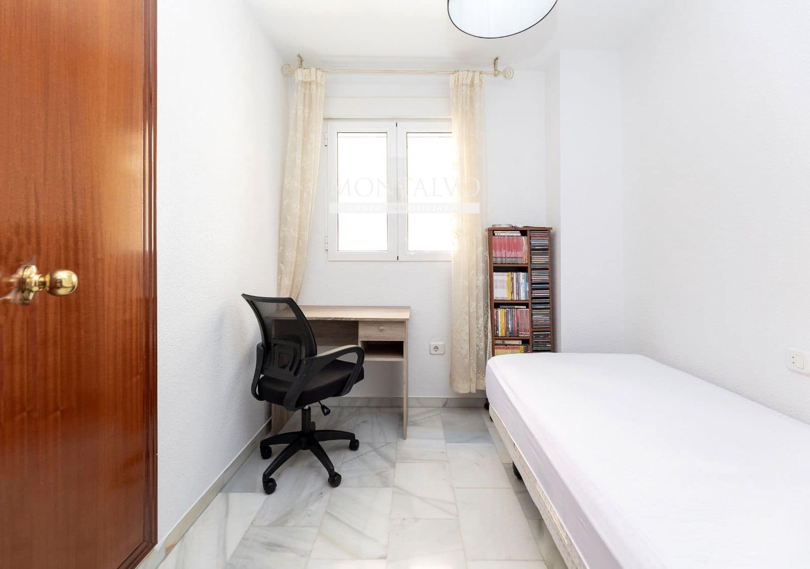 4 quarto Apartamento para arrendar em Granada cidade - 1 000 € (Ref: 9938589)