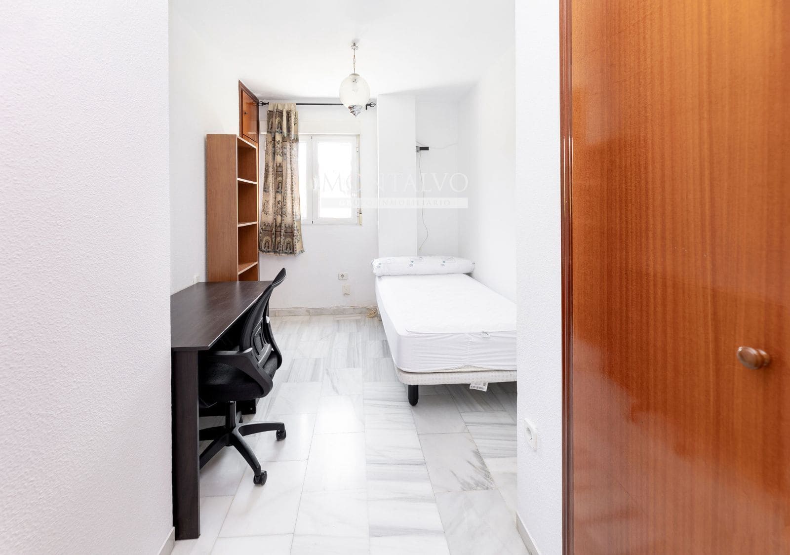 4 quarto Apartamento para arrendar em Granada cidade - 1 000 € (Ref: 9938589)