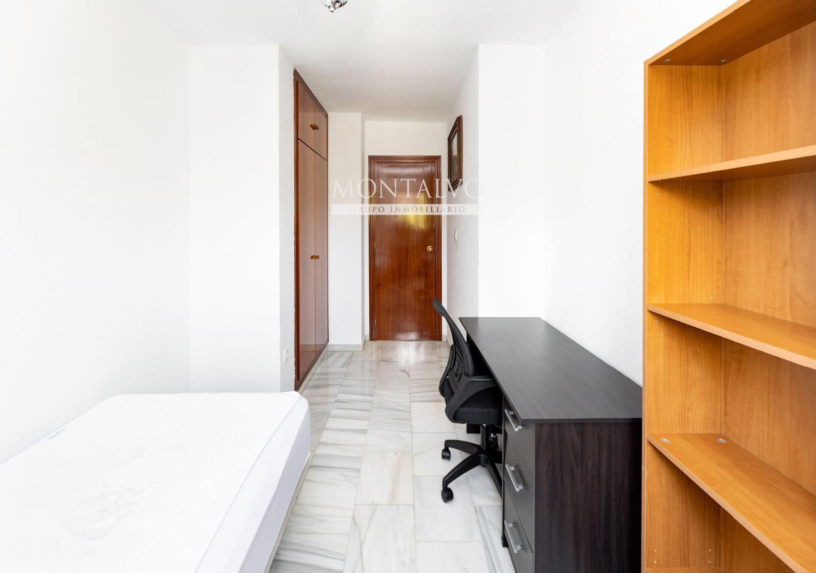 4 quarto Apartamento para arrendar em Granada cidade - 1 000 € (Ref: 9938589)