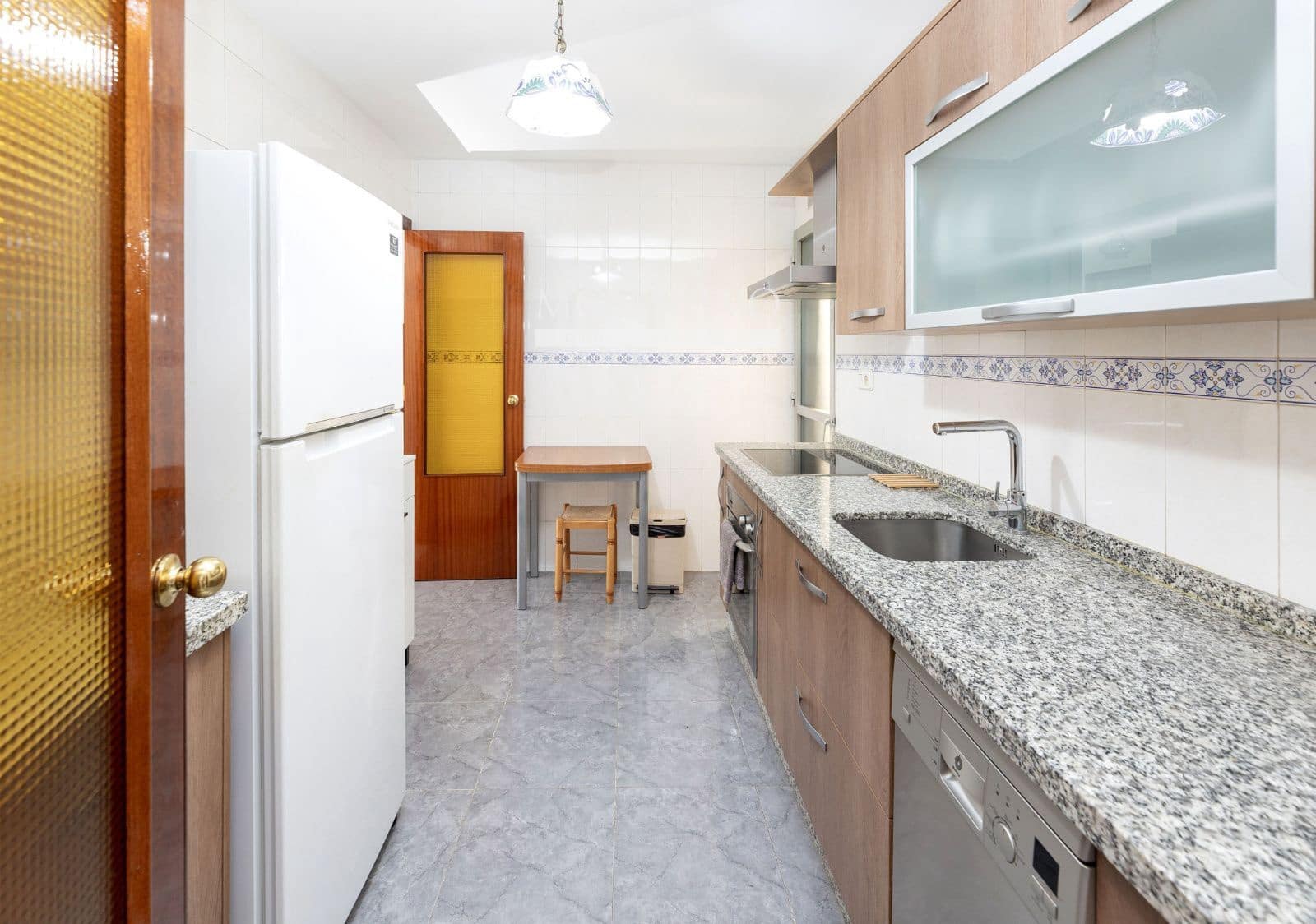 4 quarto Apartamento para arrendar em Granada cidade - 1 000 € (Ref: 9938589)