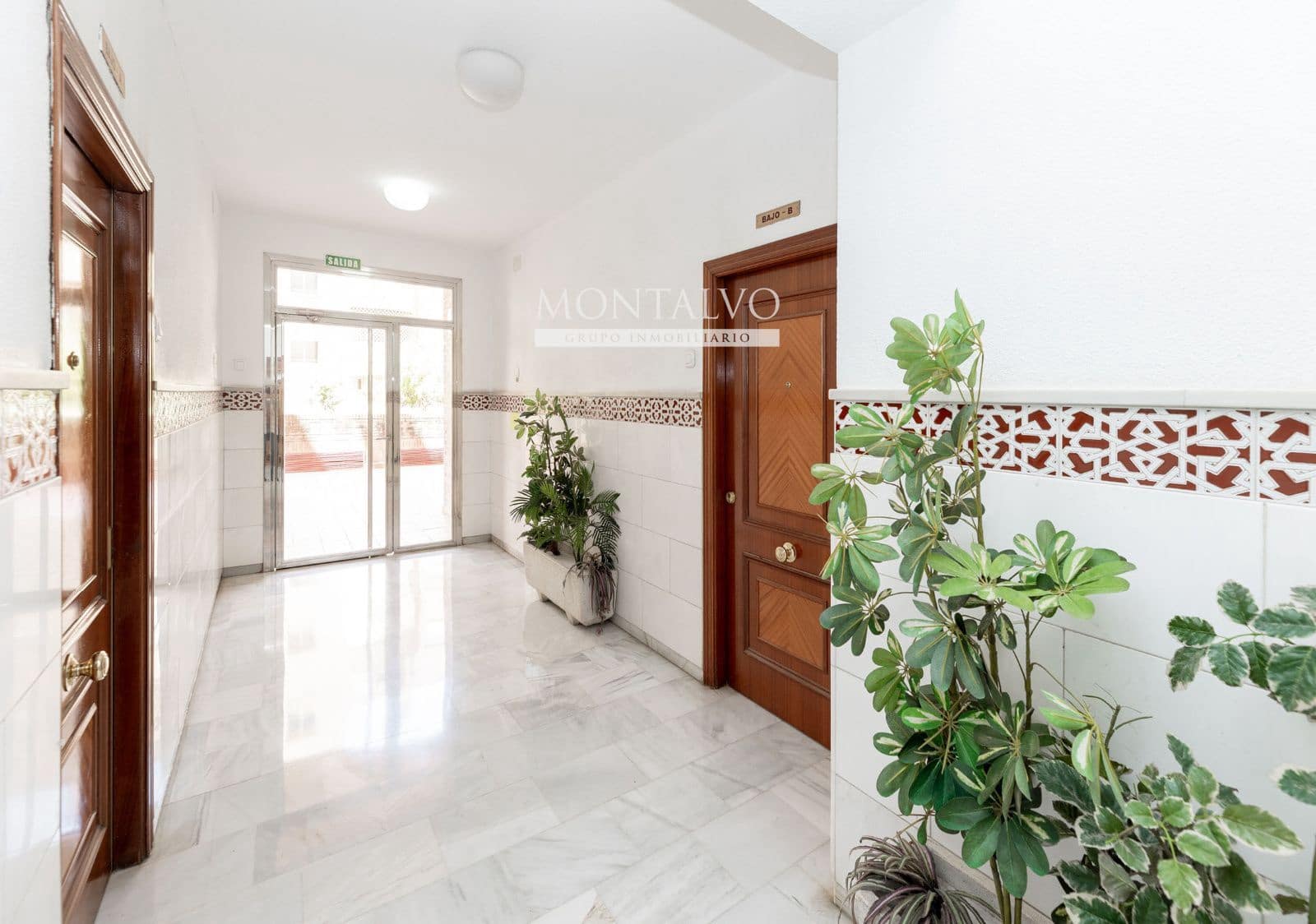 4 quarto Apartamento para arrendar em Granada cidade - 1 000 € (Ref: 9938589)