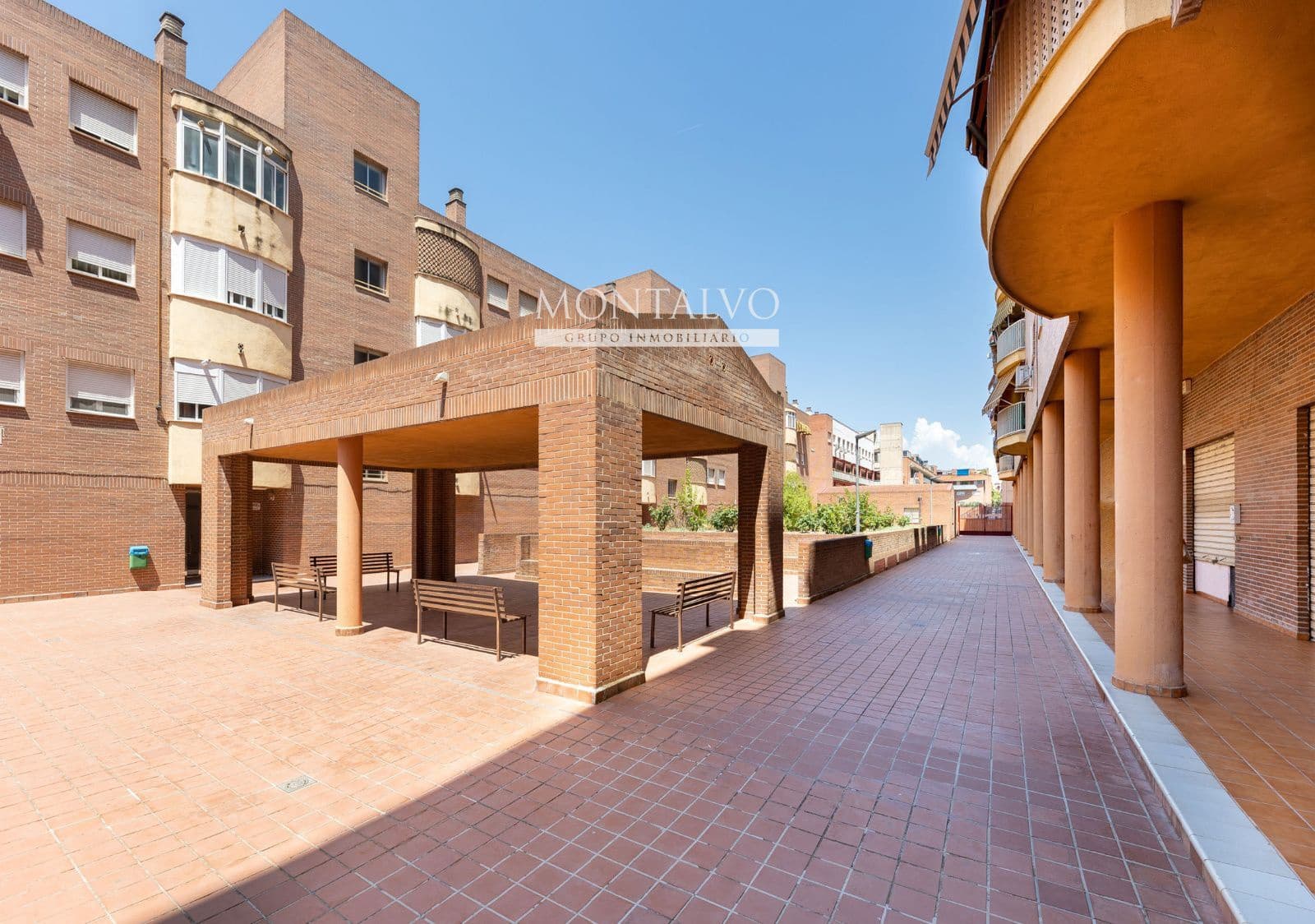 4 quarto Apartamento para arrendar em Granada cidade - 1 000 € (Ref: 9938589)