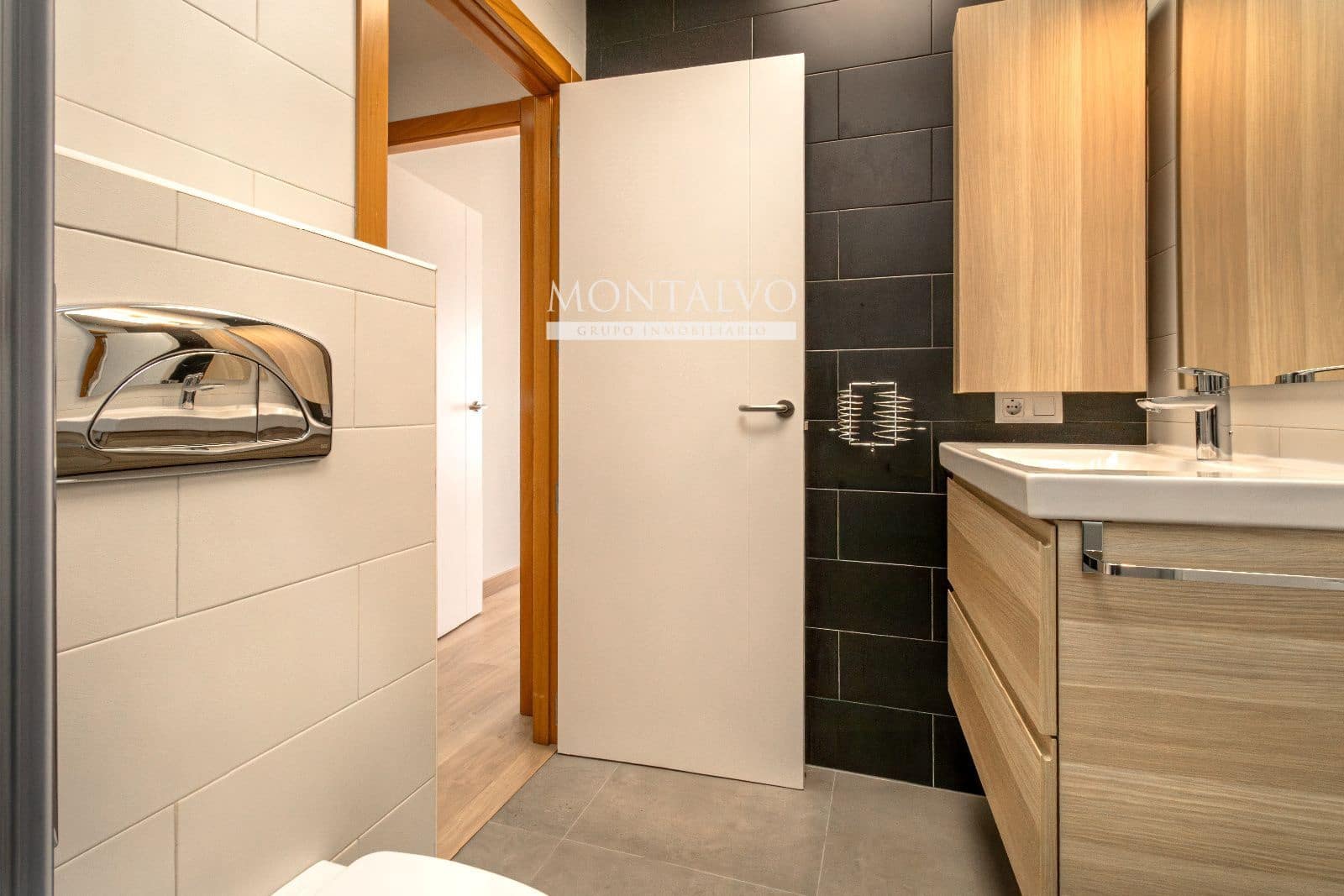 2 bedroom Flat for rent in Ogijares with garage - € 720 (Ref: 9946804)