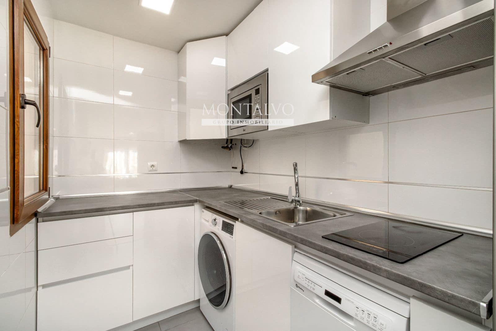 2 bedroom Flat for rent in Ogijares with garage - € 720 (Ref: 9946804)