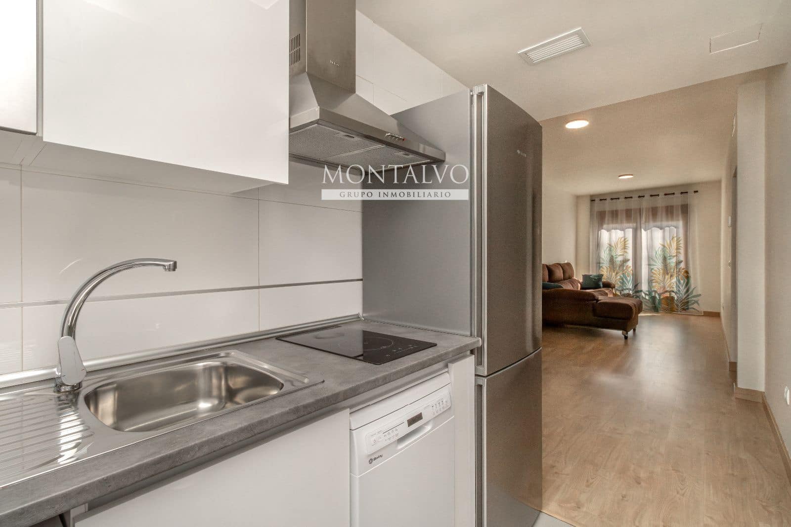 2 bedroom Flat for rent in Ogijares with garage - € 720 (Ref: 9946804)
