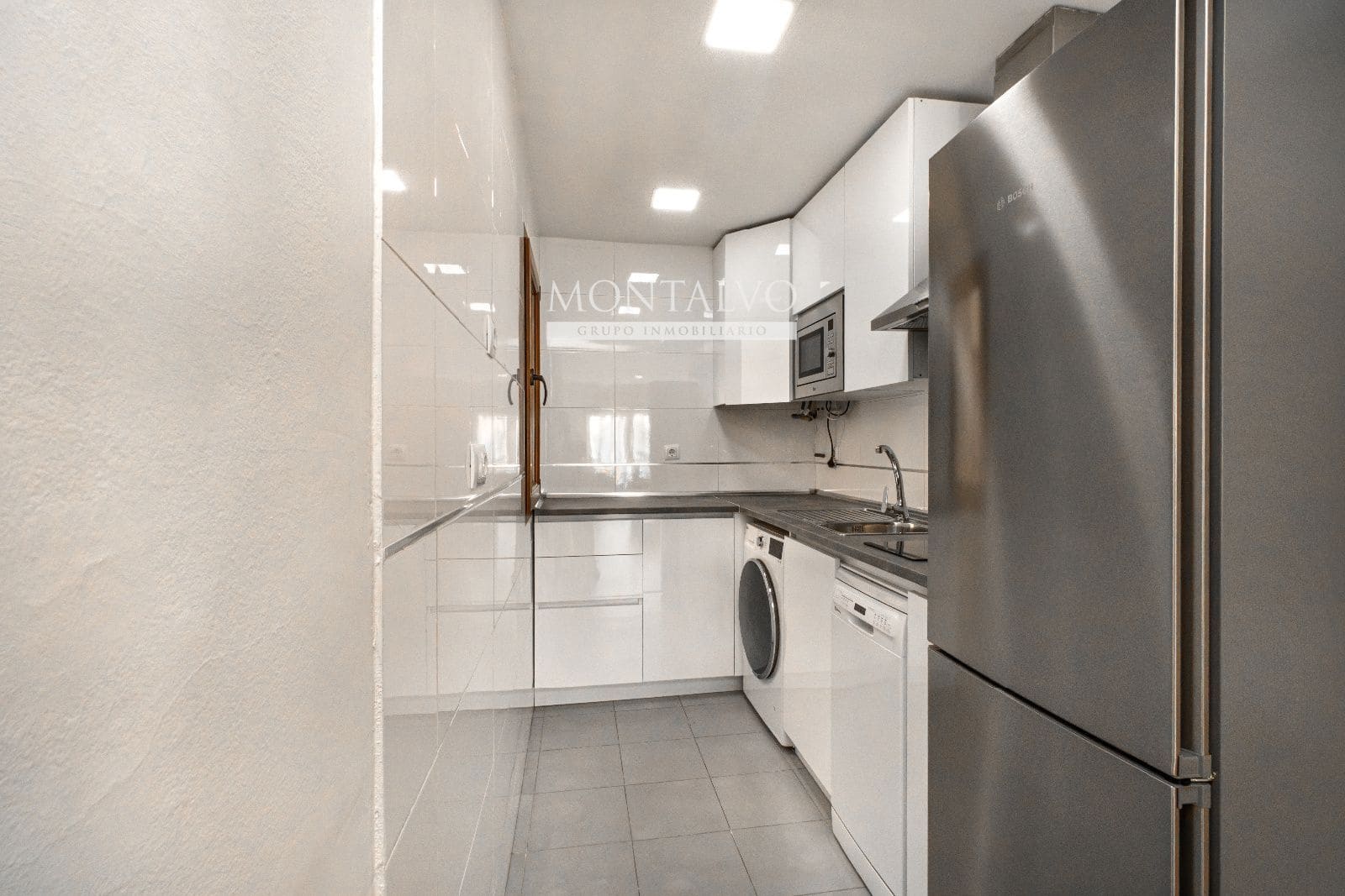 2 bedroom Flat for rent in Ogijares with garage - € 720 (Ref: 9946804)
