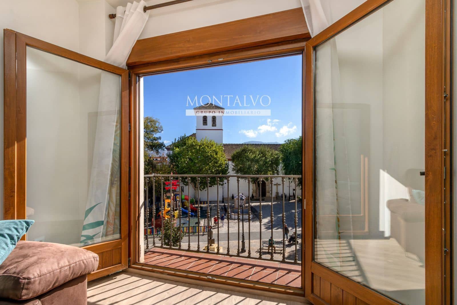 2 bedroom Flat for rent in Ogijares with garage - € 720 (Ref: 9946804)