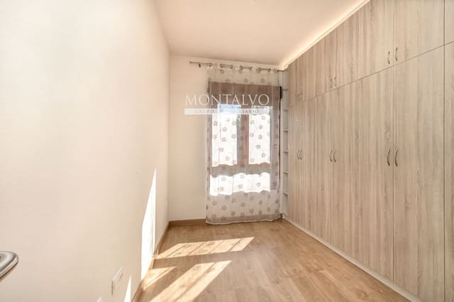 2 soverom Leilighet til leie i Ogíjares med garasje - € 720 (Ref: 9946804)