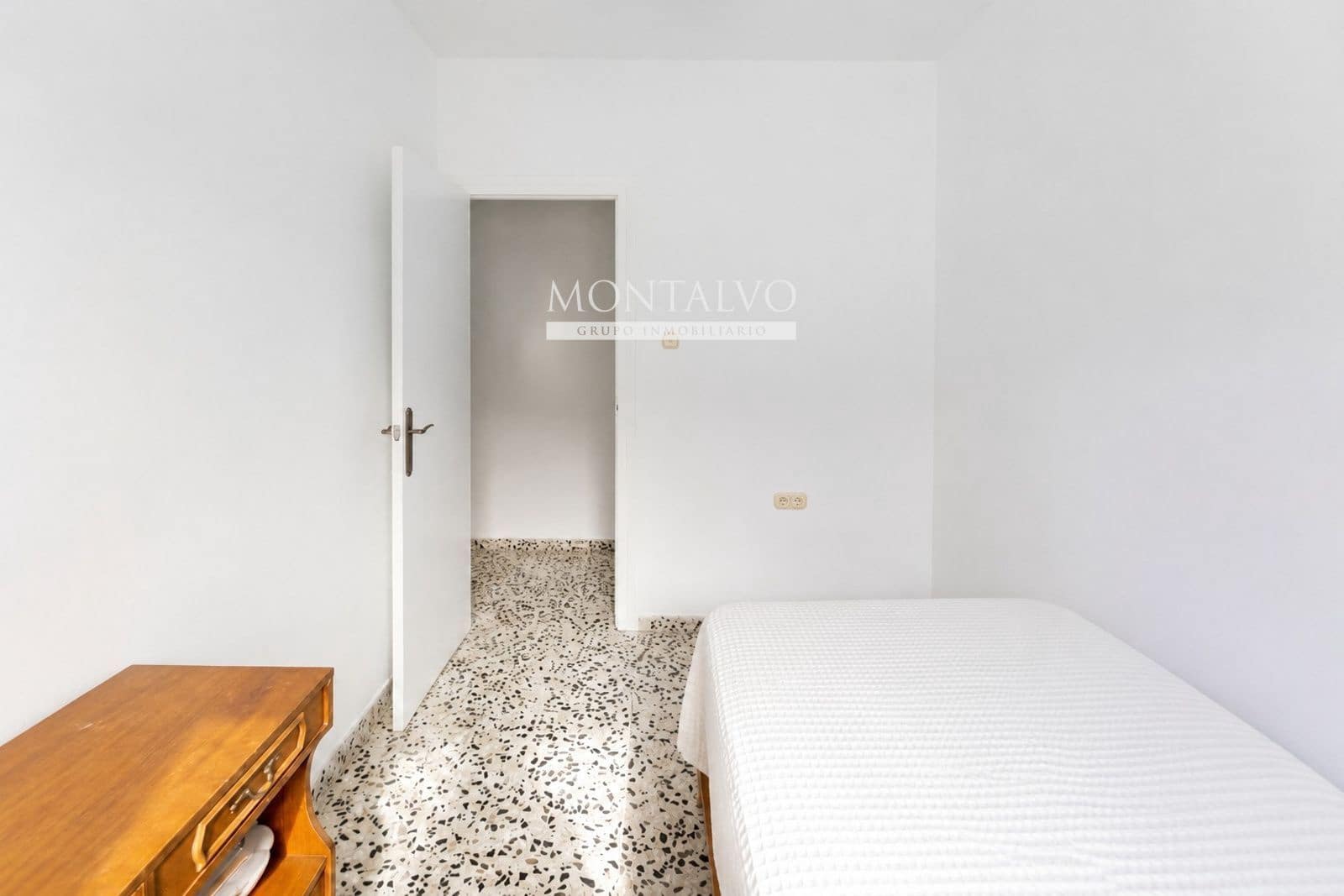 4 bedroom Flat for sale in Atarfe - € 107,000 (Ref: 9969114)