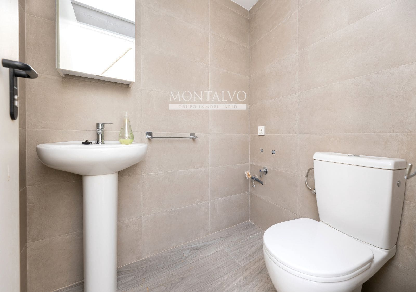Chalet de 3 habitaciones en Pinos Puente en venta con piscina garaje - 303.000 € (Ref: 9977932)