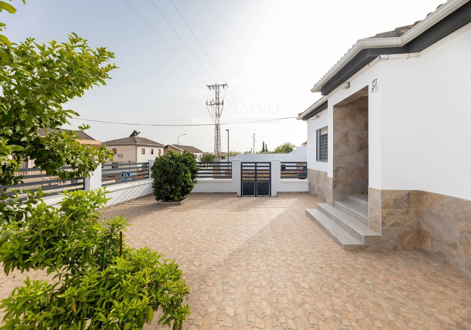 Chalet de 3 habitaciones en Pinos Puente en venta con piscina garaje - 303.000 € (Ref: 9977932)