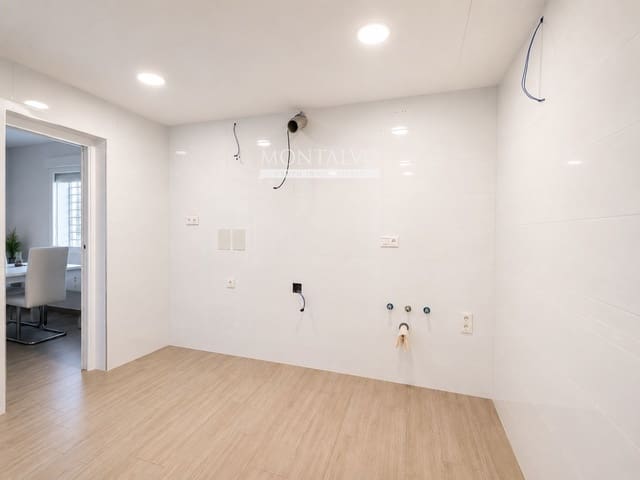 3 soveværelse Villa til salg i Pinos Puente med swimmingpool garage - € 303.000 (Ref: 9977932)