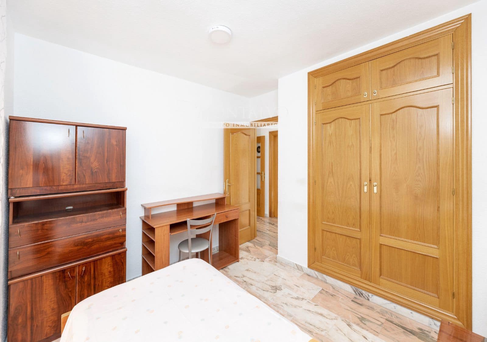 3 bedroom Flat for rent in Granada city - € 1,150 (Ref: 9983800)