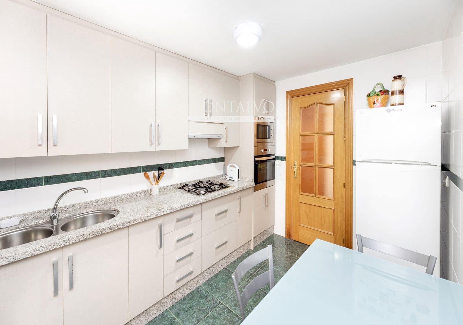 3 bedroom Flat for rent in Granada city - € 1,150 (Ref: 9983800)