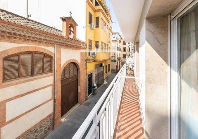 4 soverom Leilighet til salgs i Centro - Sagrario, Granada by - € 305 000 (Ref: 9984136)
