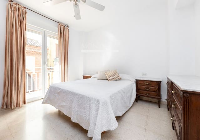 4 soverom Leilighet til salgs i Centro - Sagrario, Granada by - € 305 000 (Ref: 9984136)