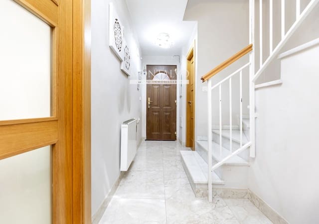 4 slaapkamer Villa te koop in Atarfe met garage - € 219.900 (Ref: 9986220)