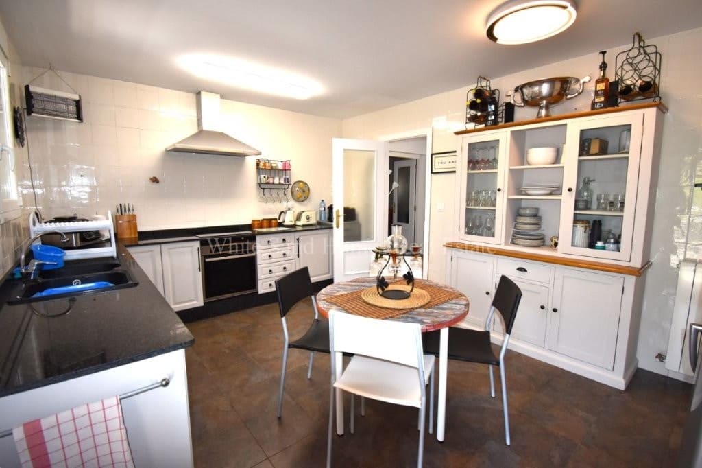 4 bedroom Villa for sale in La Drova with pool garage - € 445,000 (Ref: 10036237)