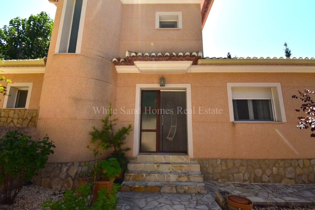 4 bedroom Villa for sale in La Drova with pool garage - € 445,000 (Ref: 10036237)