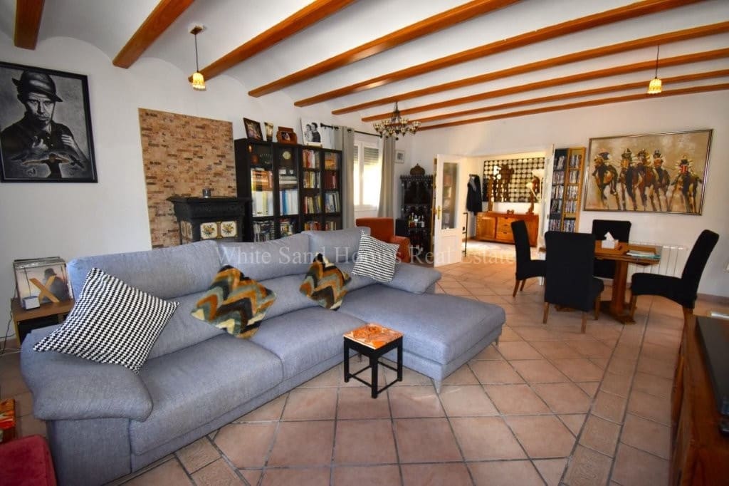4 bedroom Villa for sale in La Drova with pool garage - € 445,000 (Ref: 10036237)