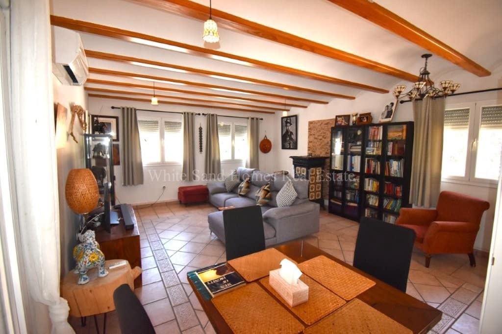 4 bedroom Villa for sale in La Drova with pool garage - € 445,000 (Ref: 10036237)
