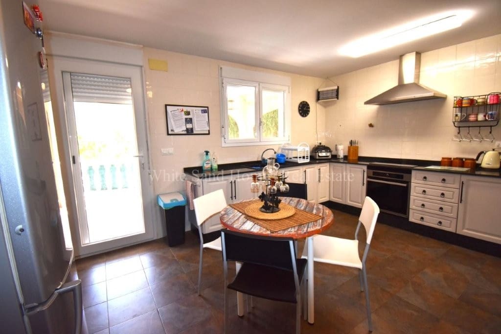 4 bedroom Villa for sale in La Drova with pool garage - € 445,000 (Ref: 10036237)