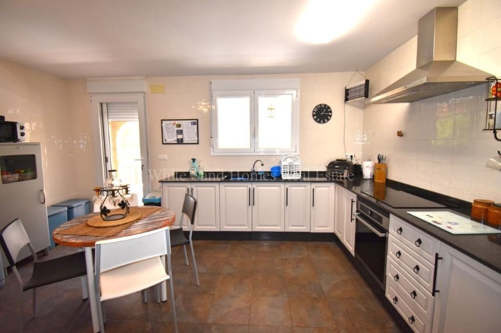4 bedroom Villa for sale in La Drova with pool garage - € 445,000 (Ref: 10036237)