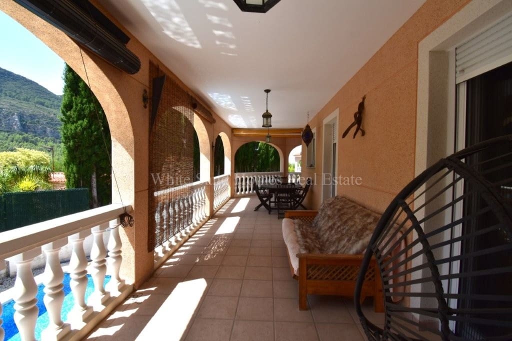 4 bedroom Villa for sale in La Drova with pool garage - € 445,000 (Ref: 10036237)