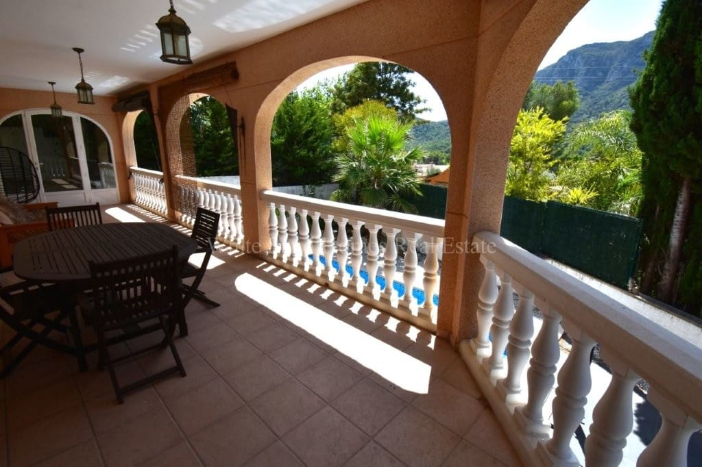 4 bedroom Villa for sale in La Drova with pool garage - € 445,000 (Ref: 10036237)