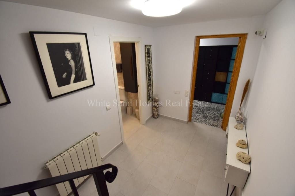 4 bedroom Villa for sale in La Drova with pool garage - € 445,000 (Ref: 10036237)