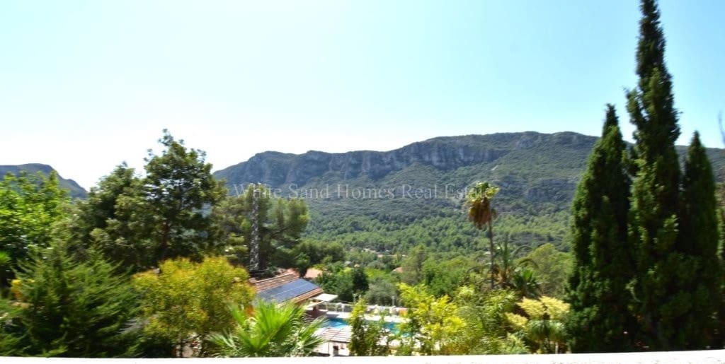 4 bedroom Villa for sale in La Drova with pool garage - € 445,000 (Ref: 10036237)