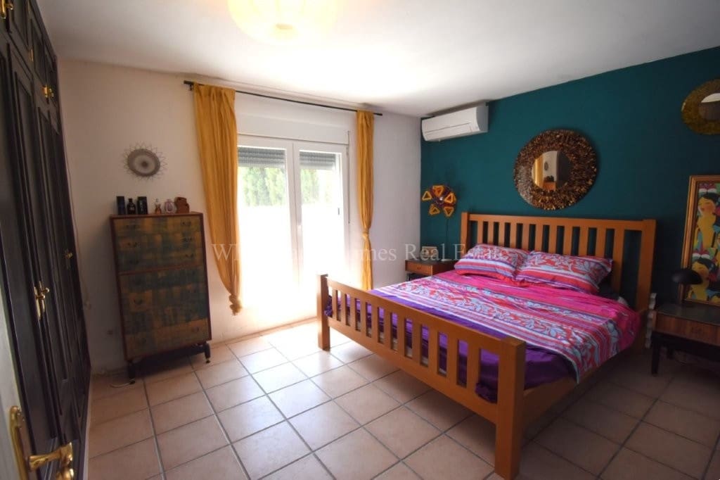 4 bedroom Villa for sale in La Drova with pool garage - € 445,000 (Ref: 10036237)