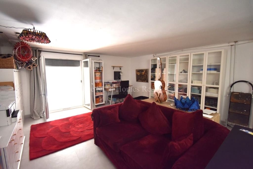 4 bedroom Villa for sale in La Drova with pool garage - € 445,000 (Ref: 10036237)