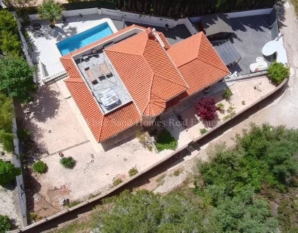4 bedroom Villa for sale in La Drova with pool garage - € 445,000 (Ref: 10036237)
