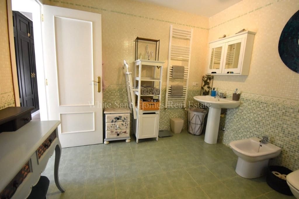 4 bedroom Villa for sale in La Drova with pool garage - € 445,000 (Ref: 10036237)