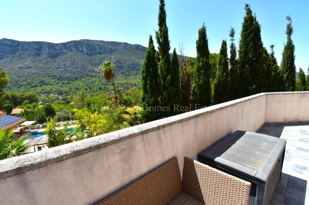 4 bedroom Villa for sale in La Drova with pool garage - € 445,000 (Ref: 10036237)