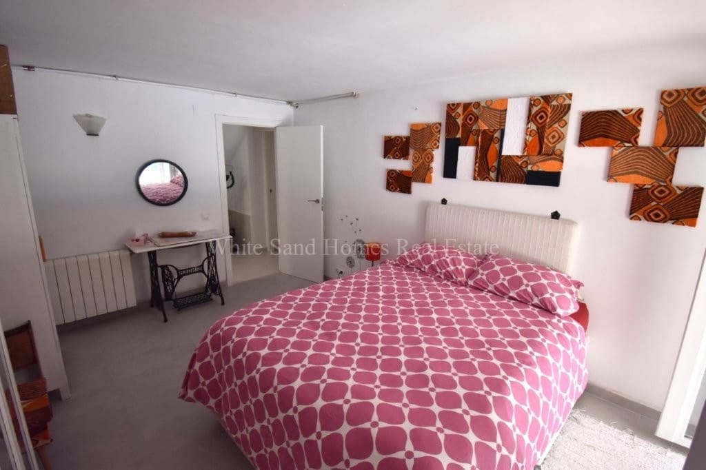 4 bedroom Villa for sale in La Drova with pool garage - € 445,000 (Ref: 10036237)