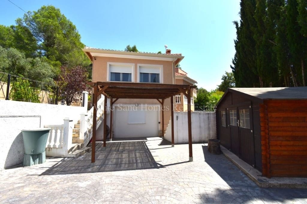 4 bedroom Villa for sale in La Drova with pool garage - € 445,000 (Ref: 10036237)