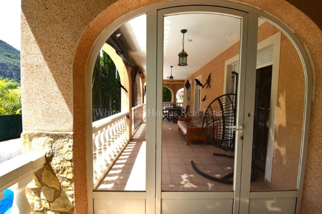 4 bedroom Villa for sale in La Drova with pool garage - € 445,000 (Ref: 10036237)
