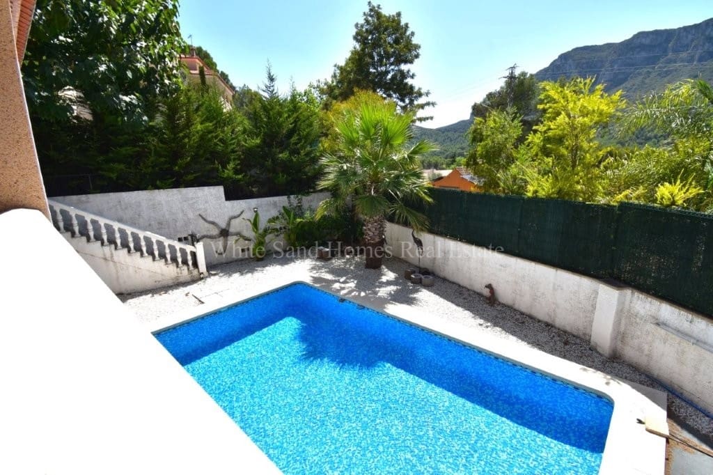 4 bedroom Villa for sale in La Drova with pool garage - € 445,000 (Ref: 10036237)