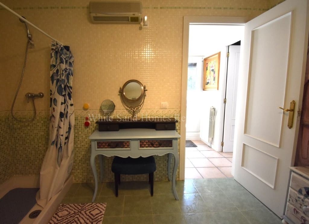 4 bedroom Villa for sale in La Drova with pool garage - € 445,000 (Ref: 10036237)
