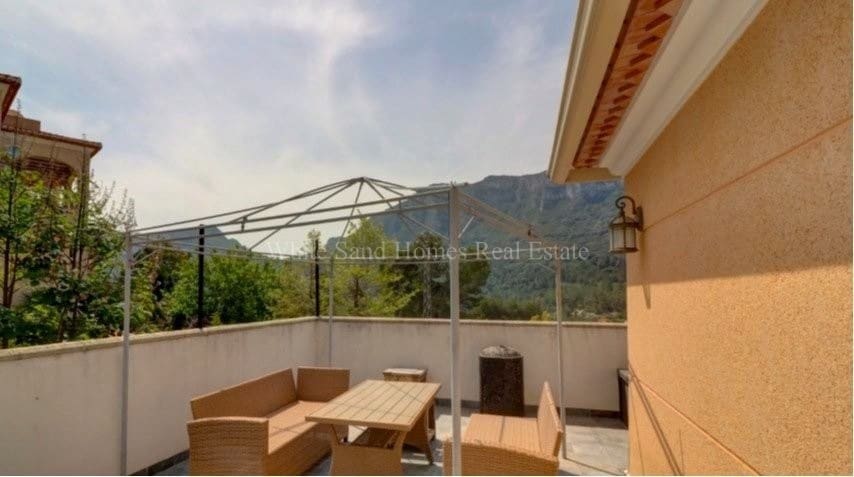 4 bedroom Villa for sale in La Drova with pool garage - € 445,000 (Ref: 10036237)
