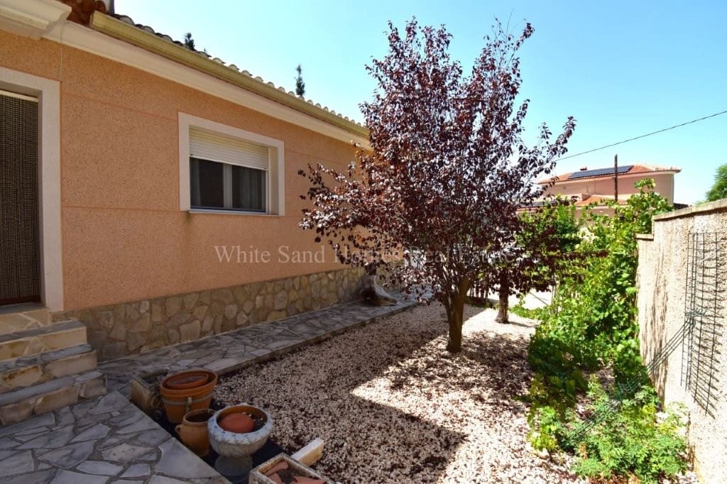4 bedroom Villa for sale in La Drova with pool garage - € 445,000 (Ref: 10036237)