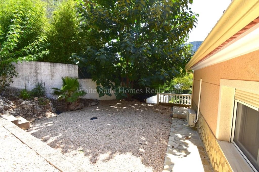 4 bedroom Villa for sale in La Drova with pool garage - € 445,000 (Ref: 10036237)