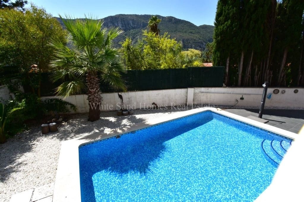 4 bedroom Villa for sale in La Drova with pool garage - € 445,000 (Ref: 10036237)