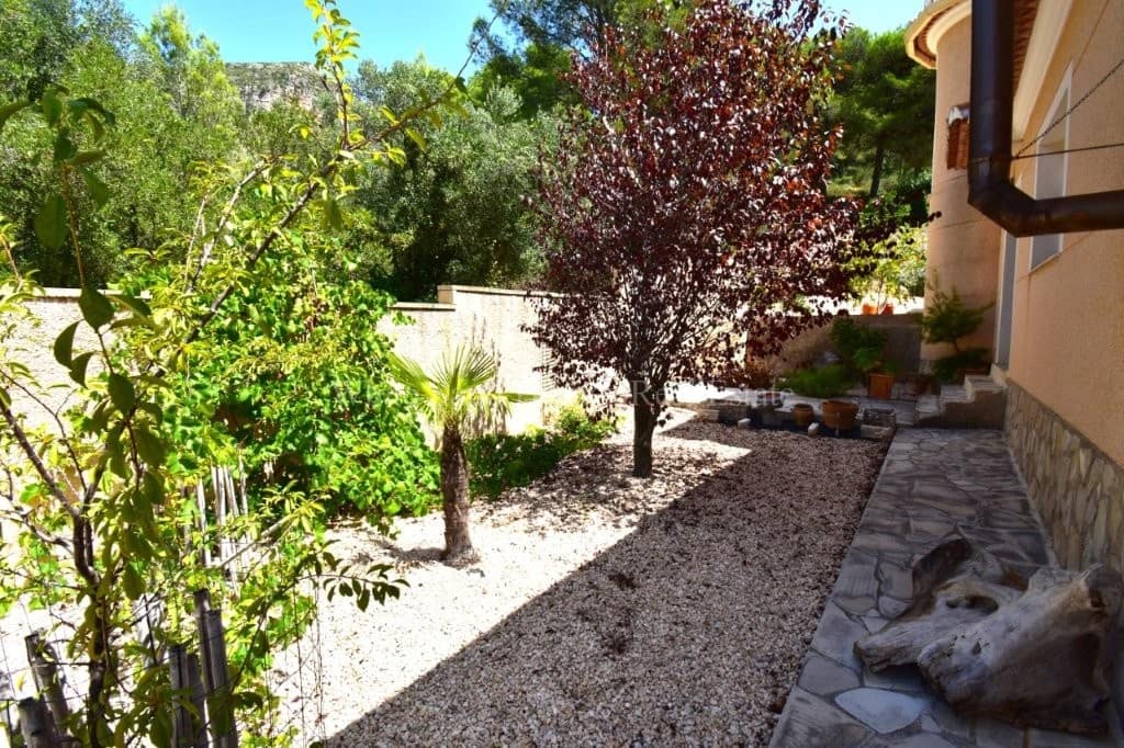 4 bedroom Villa for sale in La Drova with pool garage - € 445,000 (Ref: 10036237)