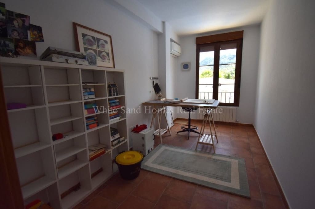6 bedroom Villa for sale in Barx with pool garage - € 675,000 (Ref: 10036238)