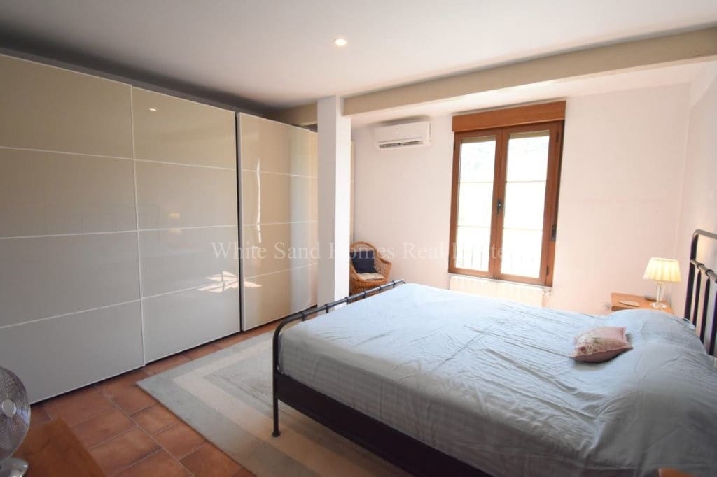 6 bedroom Villa for sale in Barx with pool garage - € 675,000 (Ref: 10036238)