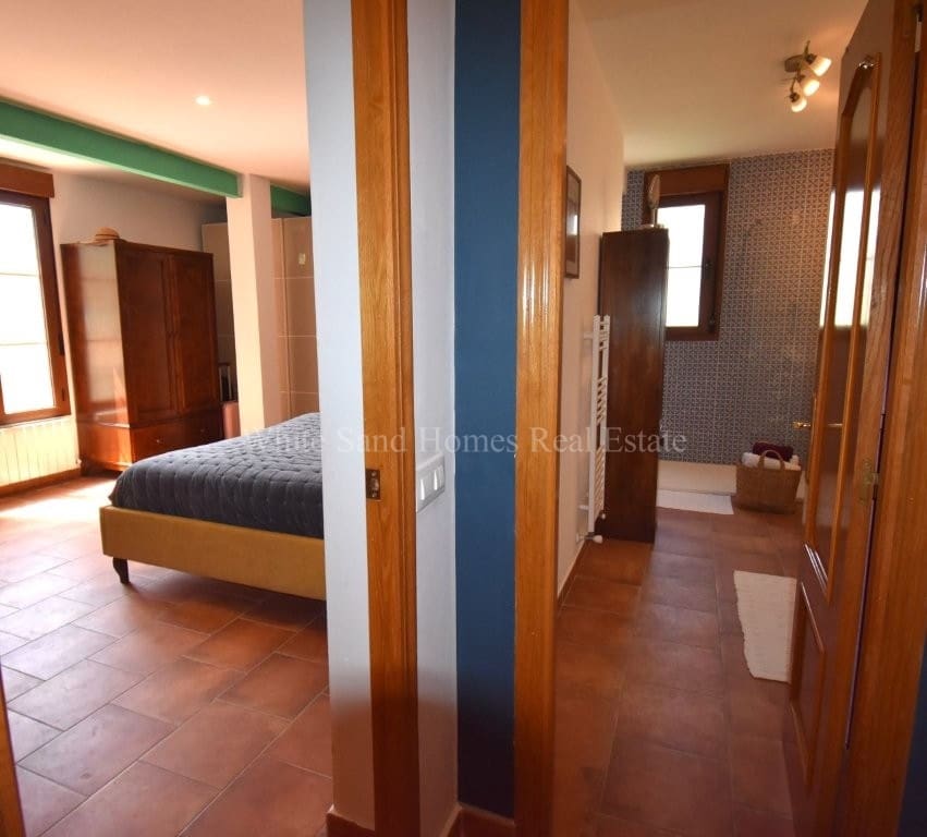 6 bedroom Villa for sale in Barx with pool garage - € 675,000 (Ref: 10036238)