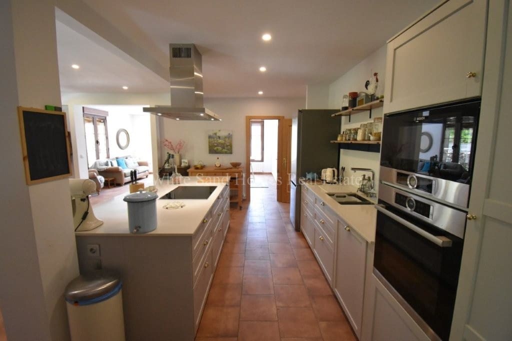 6 bedroom Villa for sale in Barx with pool garage - € 675,000 (Ref: 10036238)